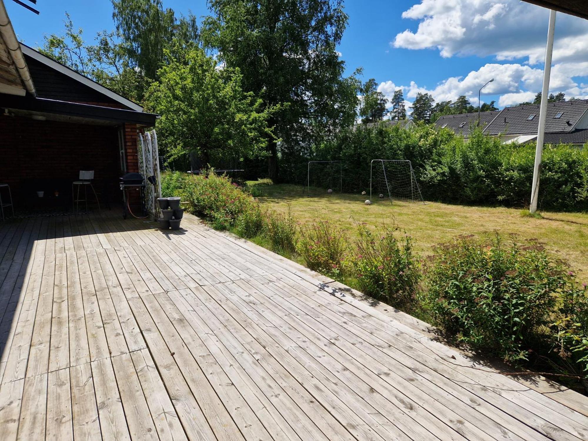 Villa Med Egen Parkering. Moejlighet Att Boka Fran 1 Och Upp Till 5 Personer. Orebro Exterior photo